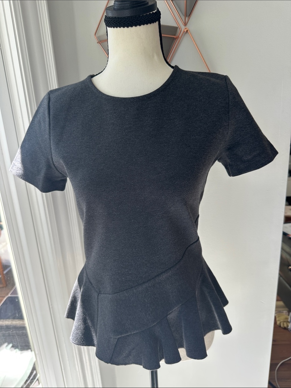 J. CREW Women's Charcoal Dsrk Gray Short-Sleeve Peplum Top Blouse Knit Size XS